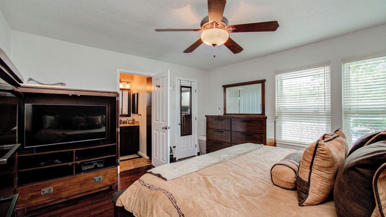 Photo of Bedroom in Nassau Bay