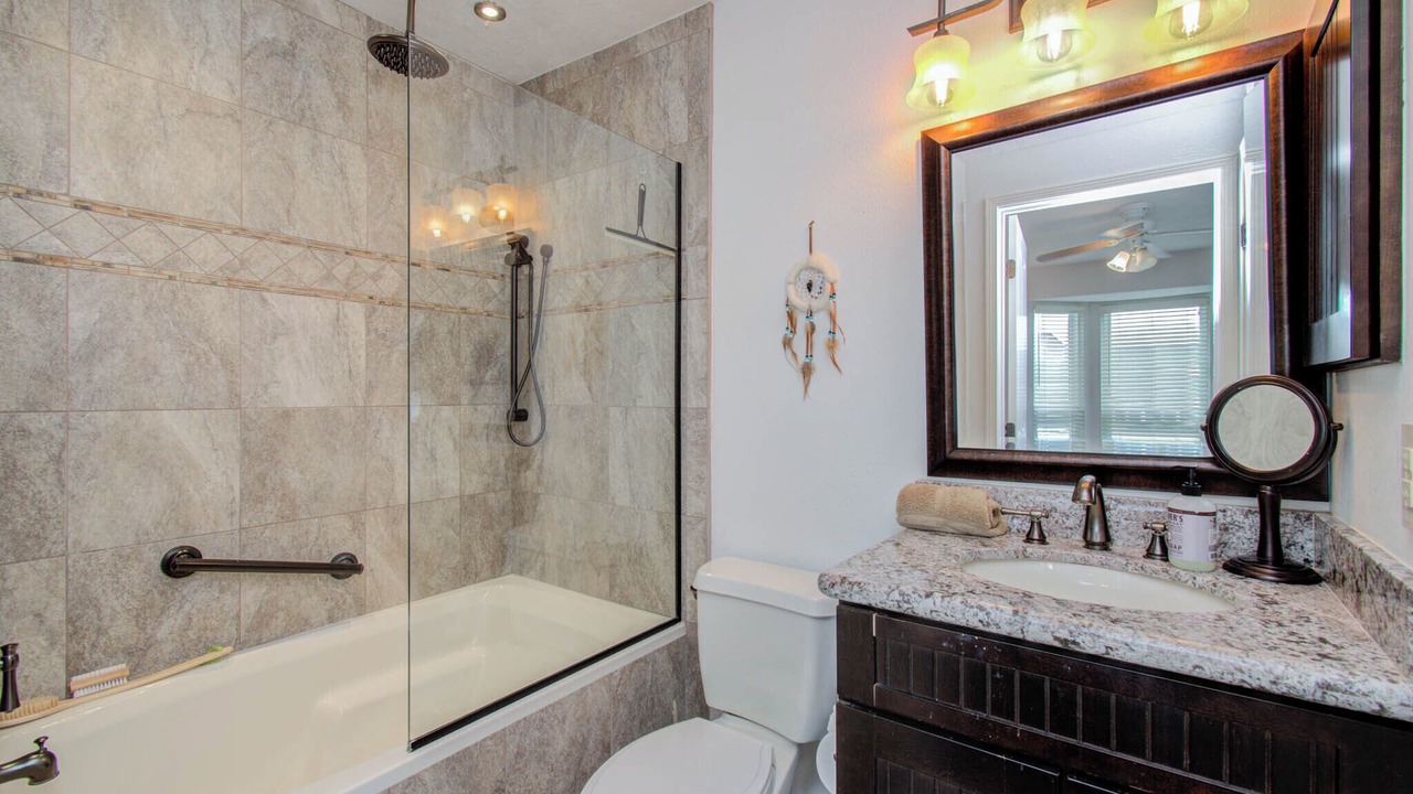 Photo of Bathroom in Nassau Bay