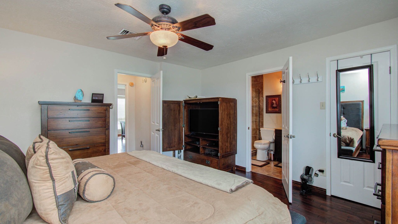 Photo of Bedroom in Nassau Bay