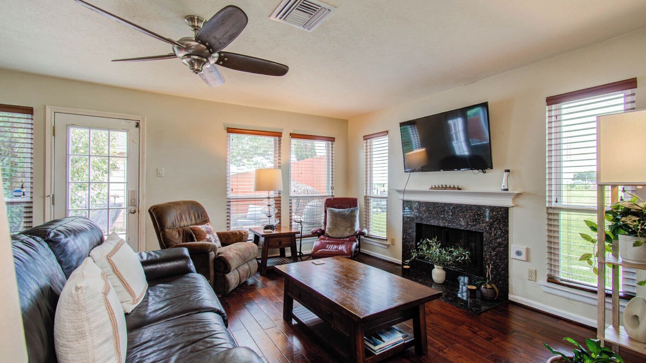 Photo of Livingroom in Nassau Bay
