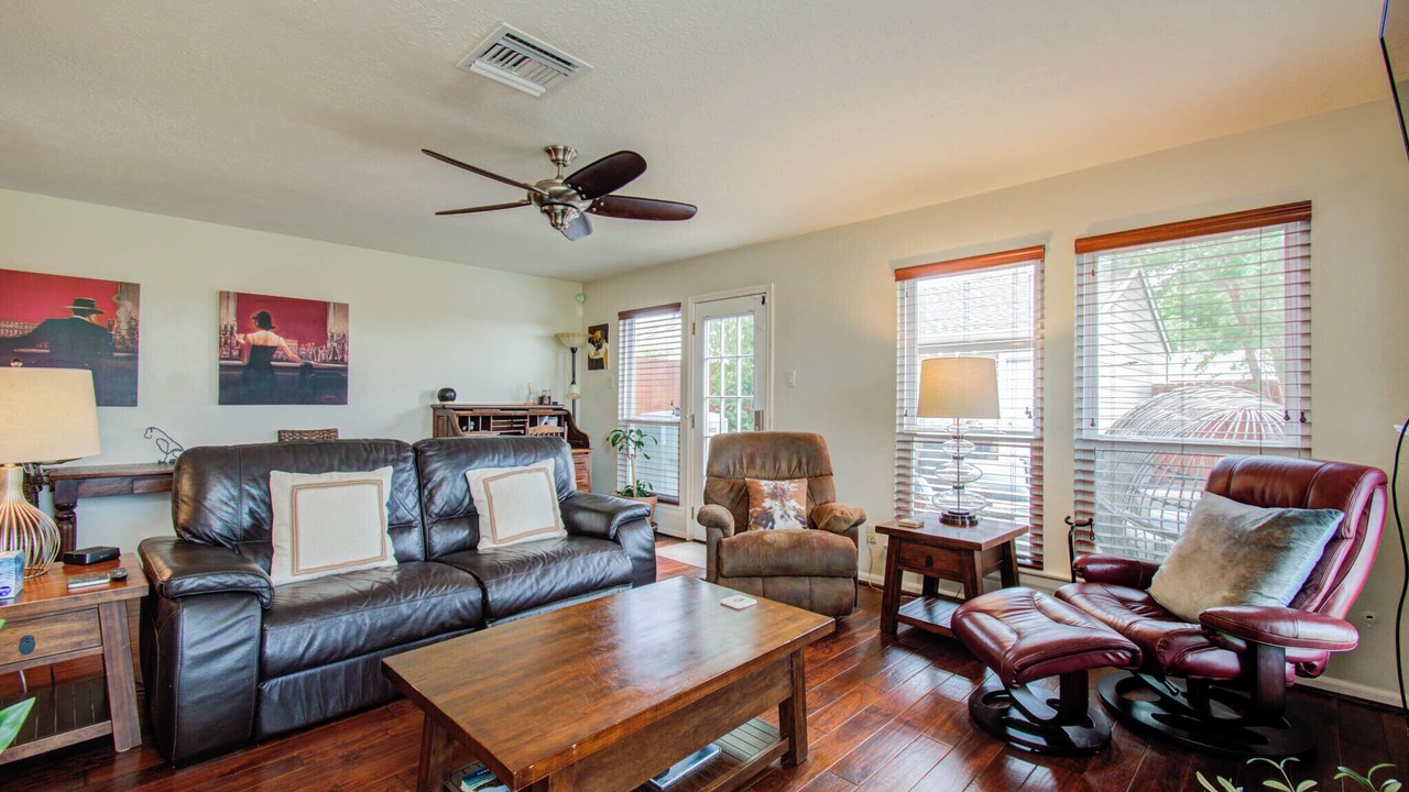 Photo of Livingroom in Nassau Bay
