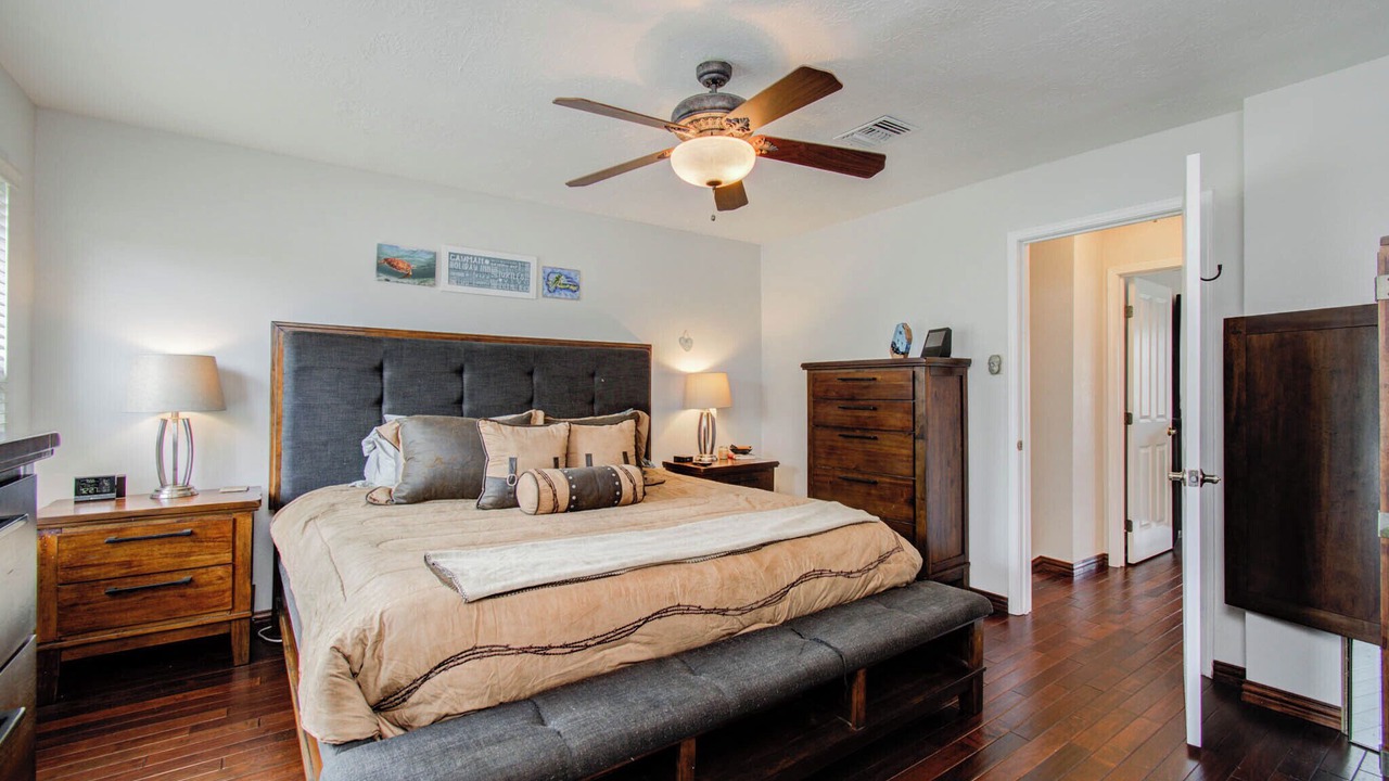 Photo of Bedroom in Nassau Bay