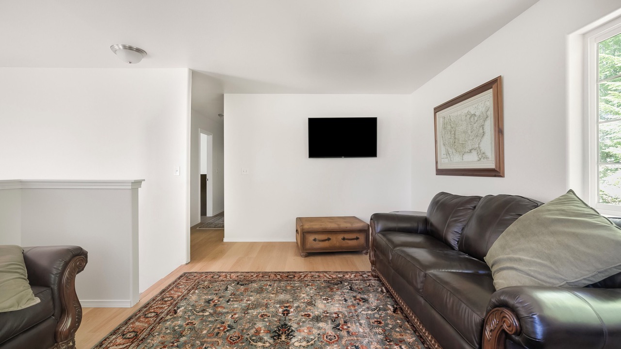 Photo of Livingroom in Lilliwaup