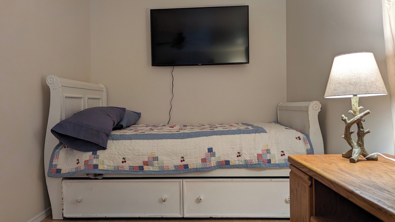 Photo of Bedroom in Lilliwaup