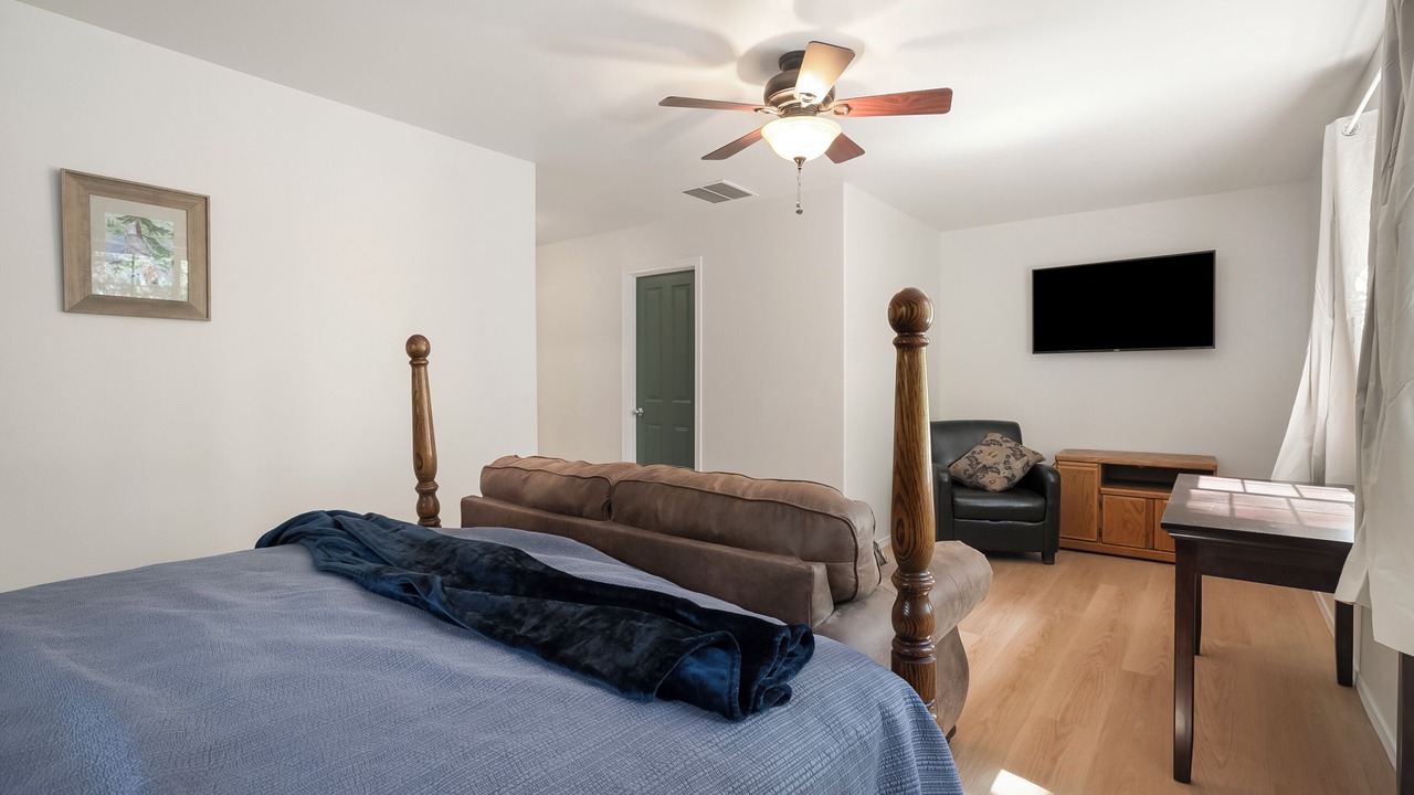 Photo of Bedroom in Lilliwaup