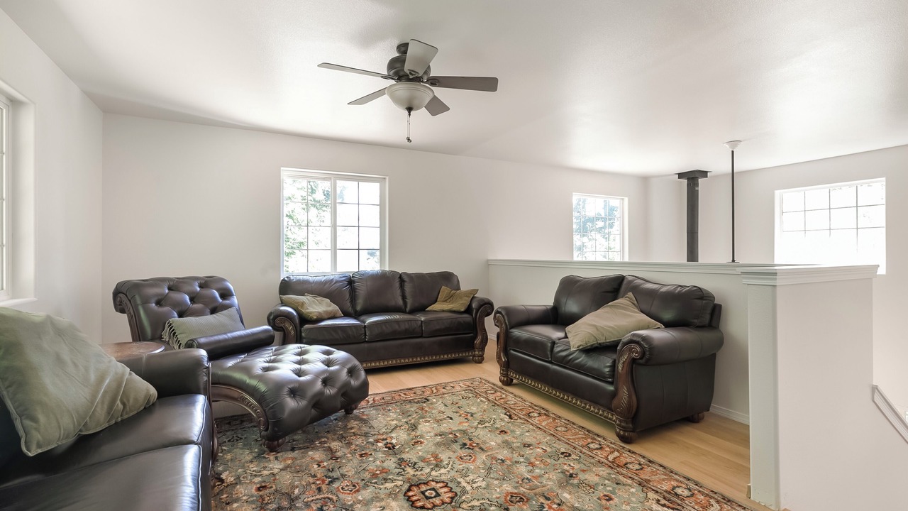 Photo of Livingroom in Lilliwaup