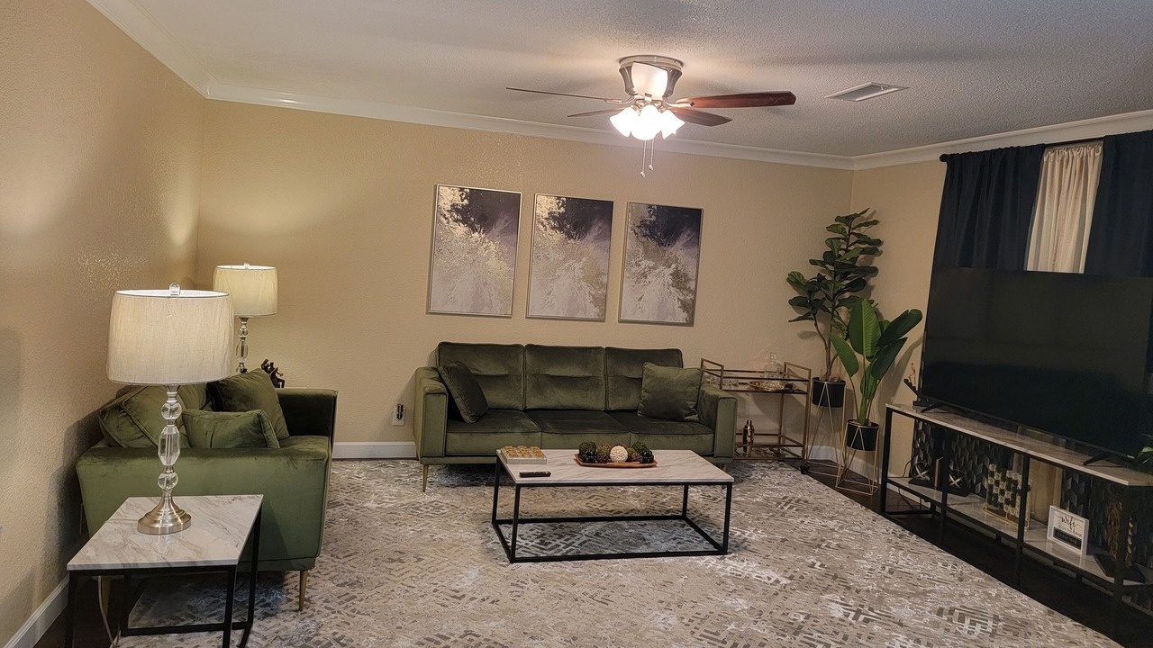 Photo of Livingroom in Orange
