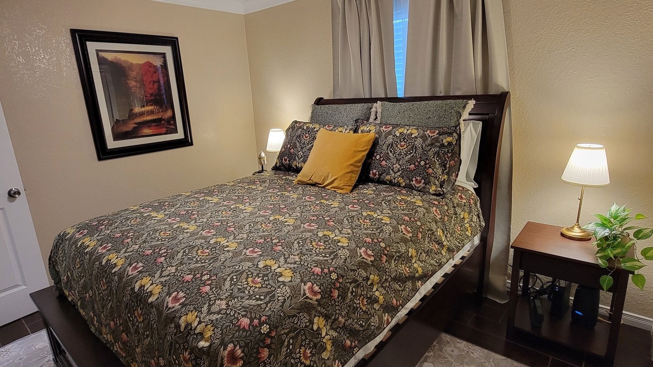 Photo of Bedroom in Orange