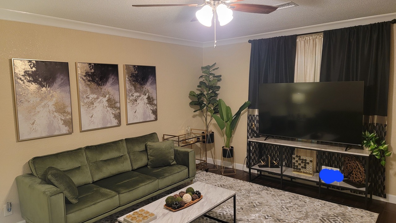 Photo of Livingroom in Orange