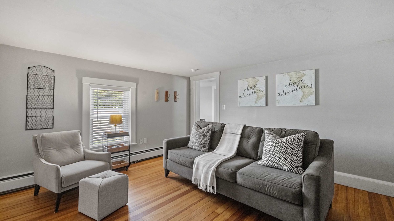 Photo of Livingroom in Exeter