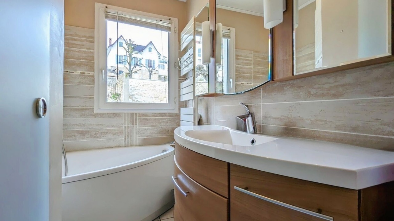 Photo of Bathroom in Meulan-en-Yvelines