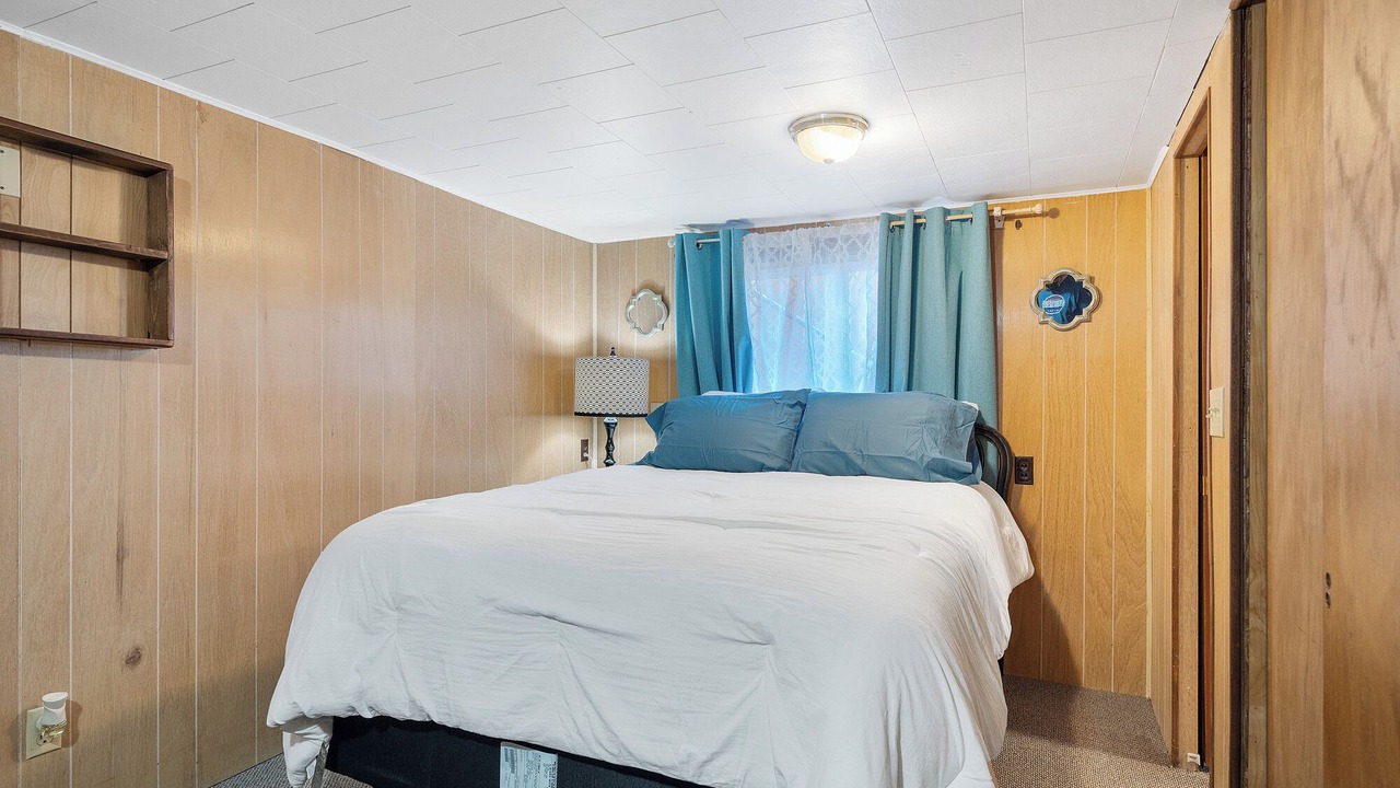 Photo of Bedroom in Netarts