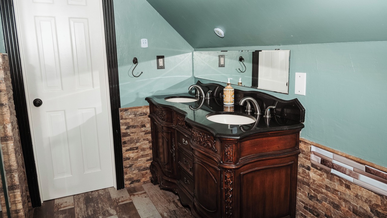 Photo of Bathroom in Gober