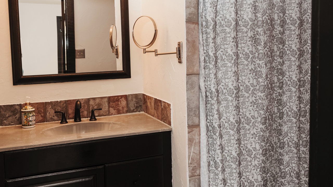 Photo of Bathroom in Gober