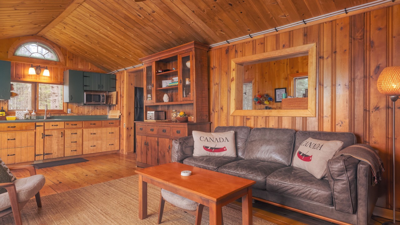 Photo of Livingroom in McMurrich/Monteith
