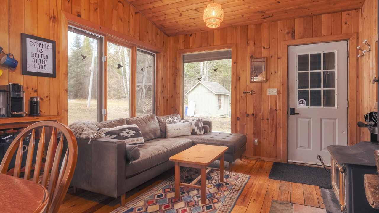 Photo of Livingroom in McMurrich/Monteith