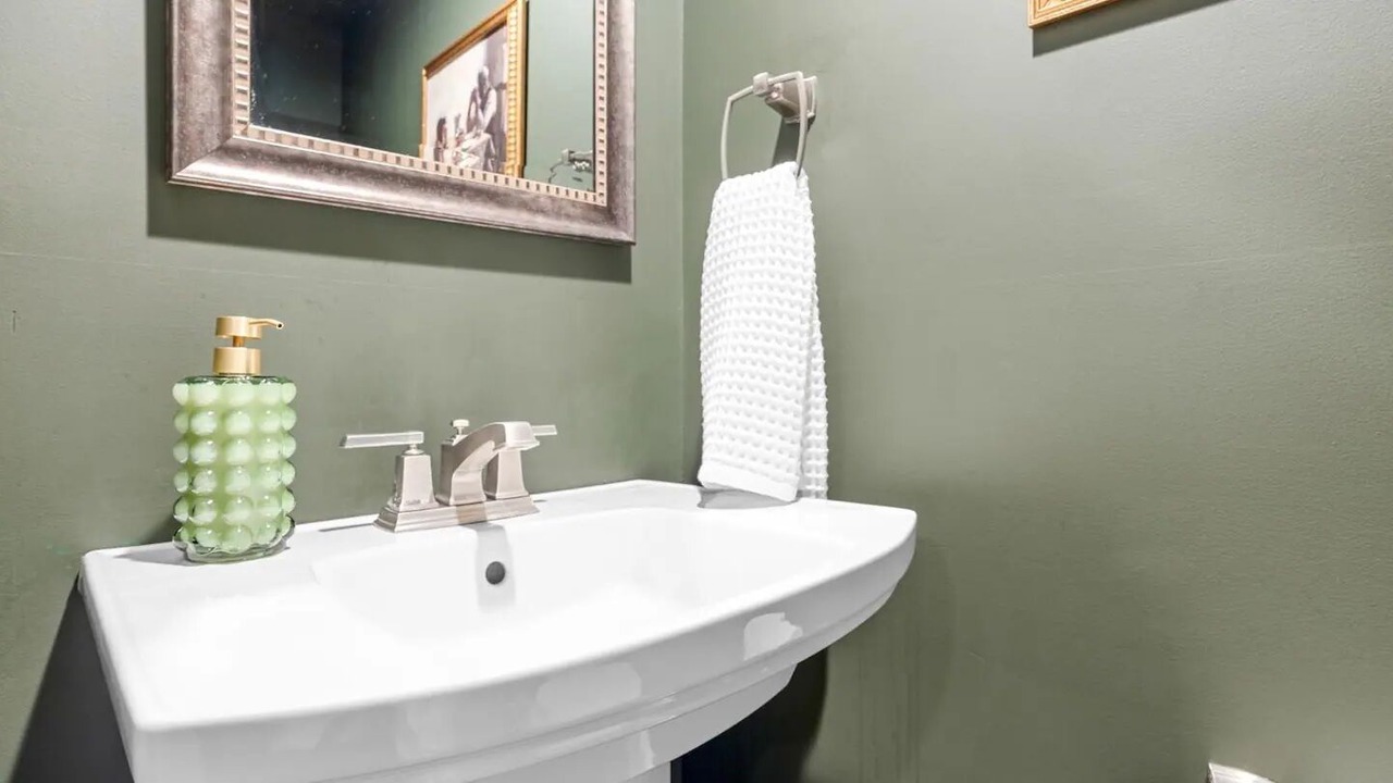 Photo of Bathroom in Del Ray