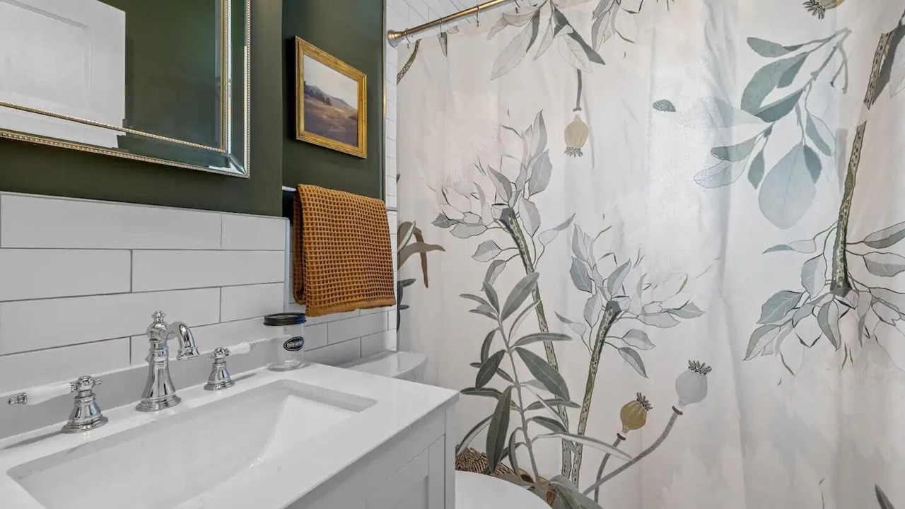 Photo of Bathroom in Del Ray