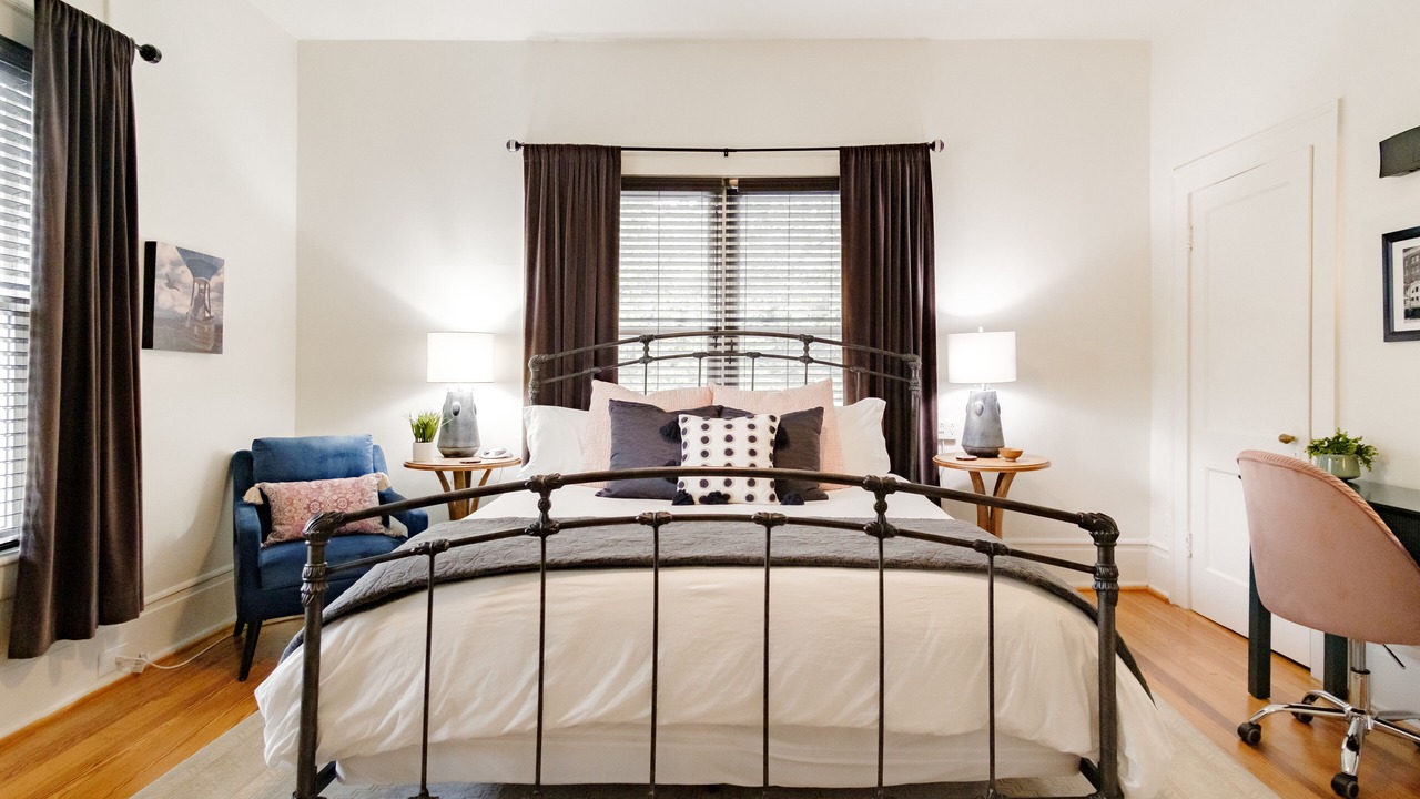 Photo of Bedroom in Crestline Heights