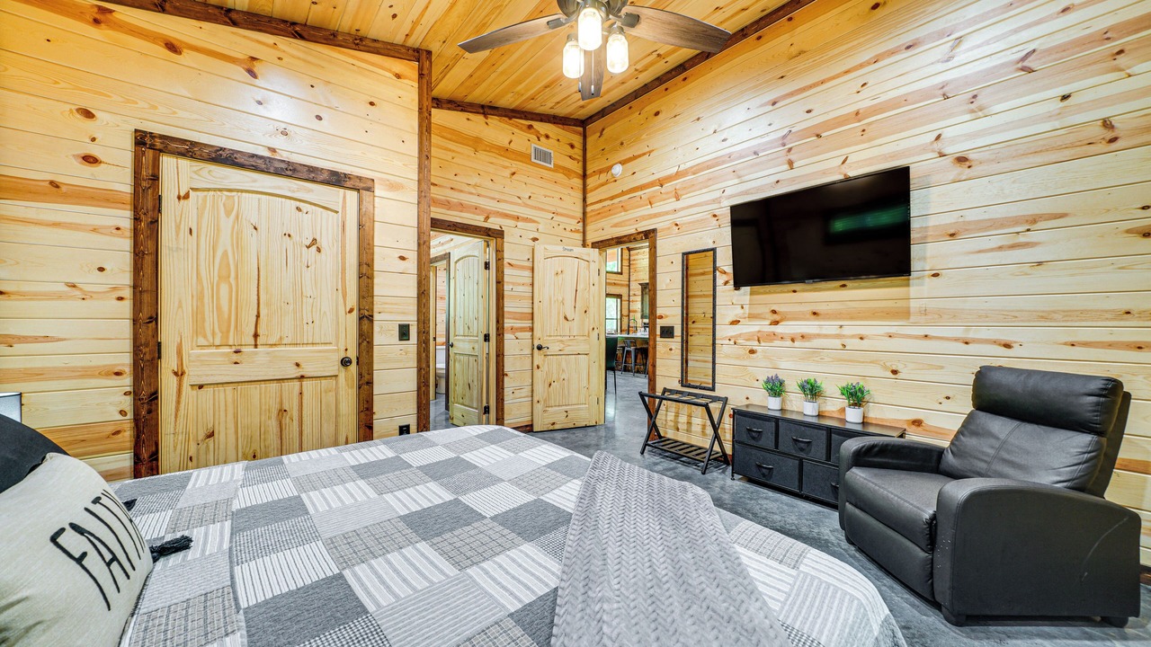 Photo of Bedroom in Broken Bow