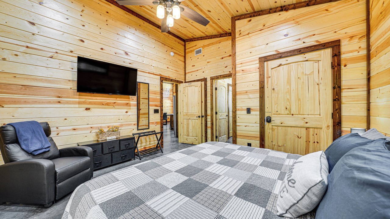 Photo of Bedroom in Broken Bow