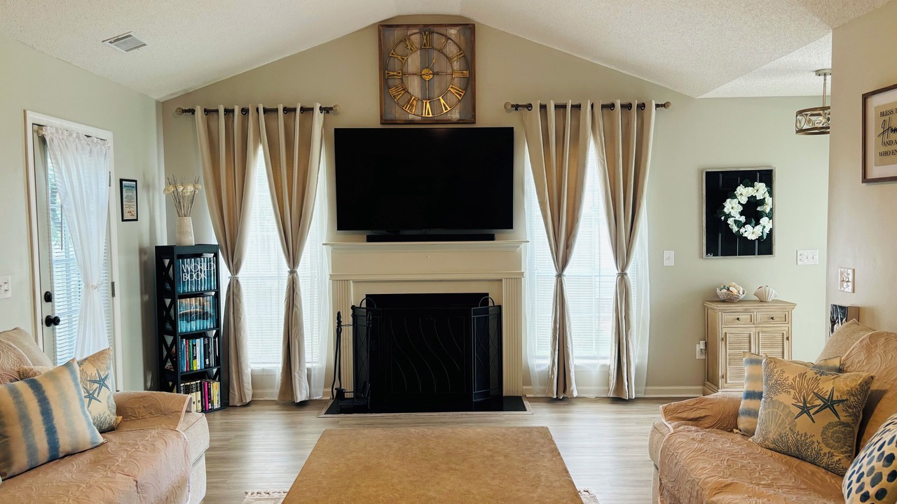 Photo of Livingroom in Goose Creek