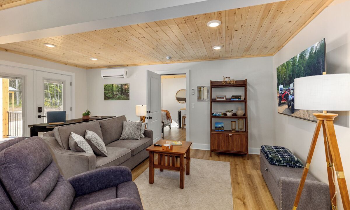 Photo of Livingroom in White Cloud