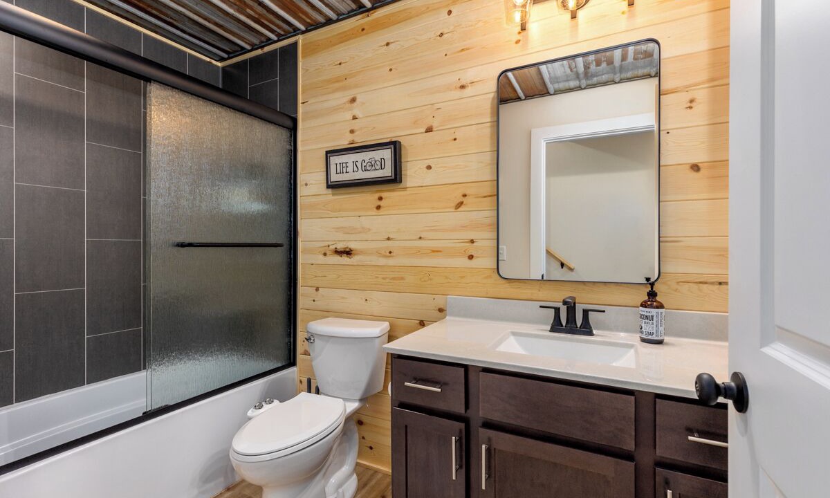Photo of Bathroom in White Cloud