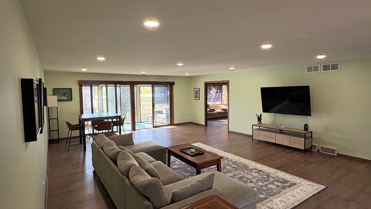 Photo of Livingroom in McHenry