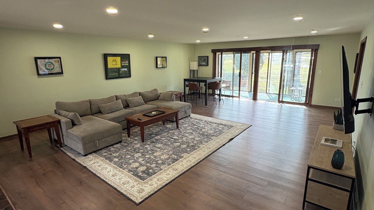 Photo of Livingroom in McHenry