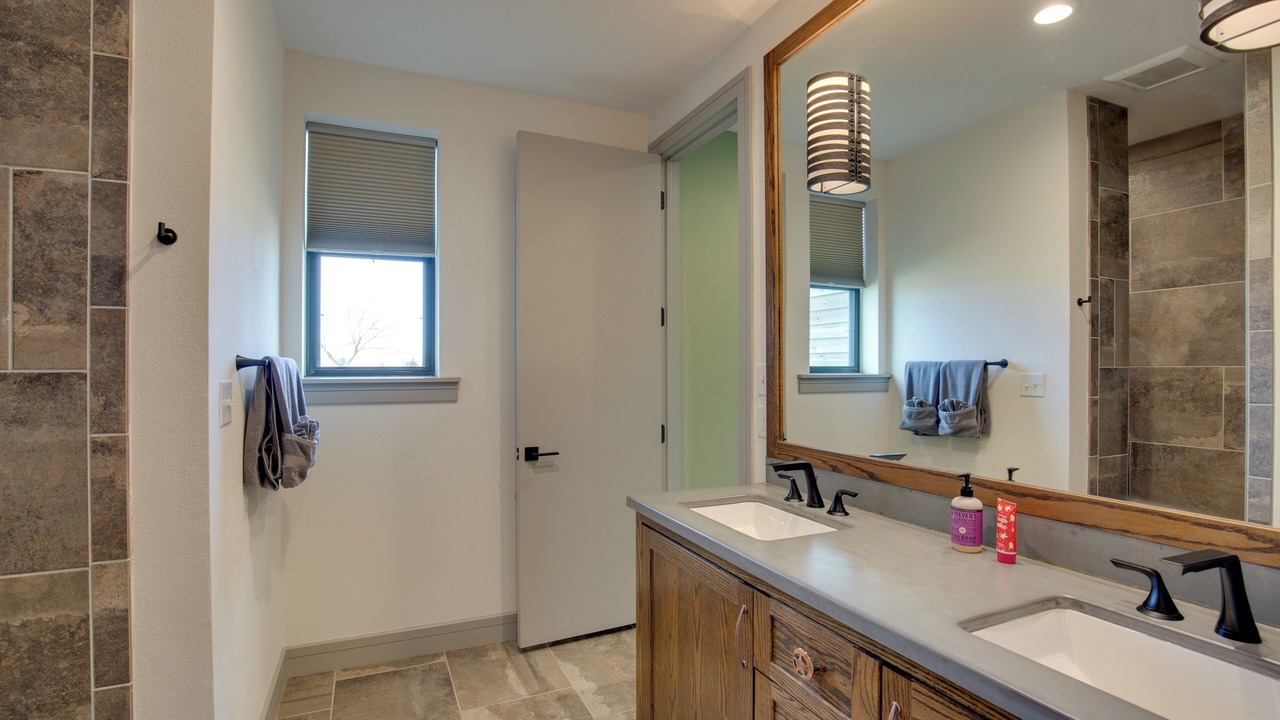Photo of Bathroom in Elmo
