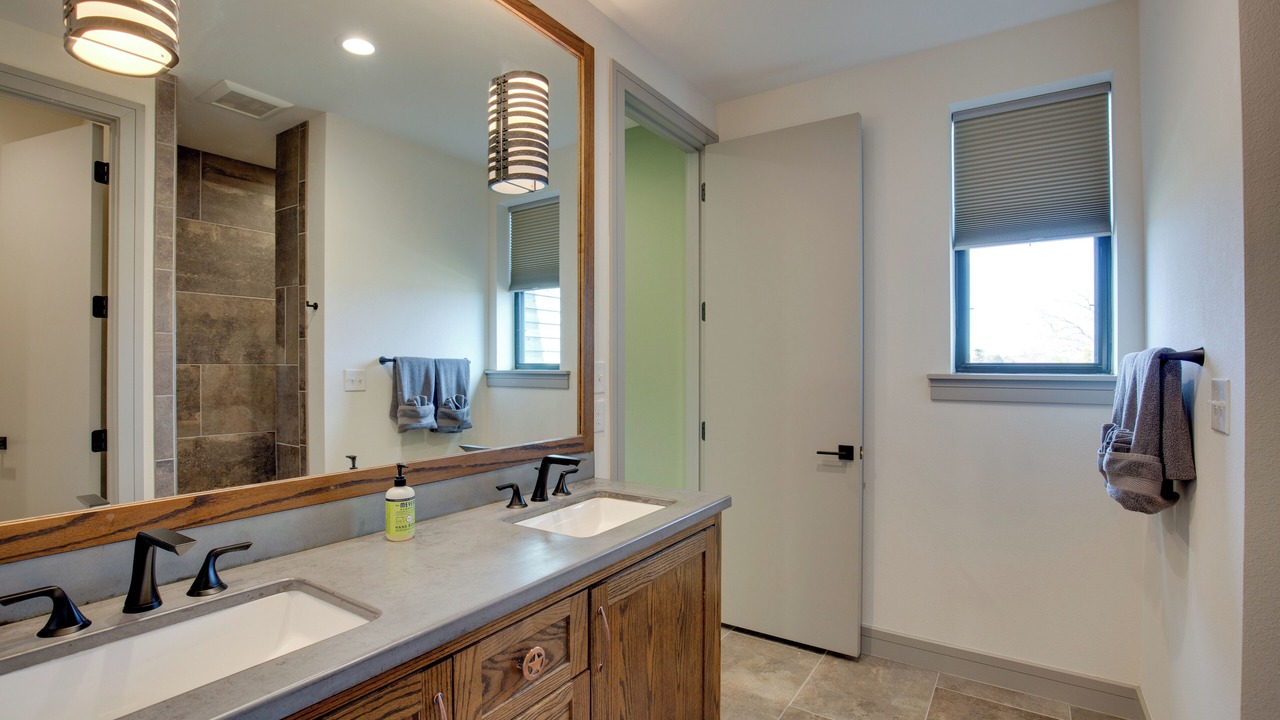 Photo of Bathroom in Elmo