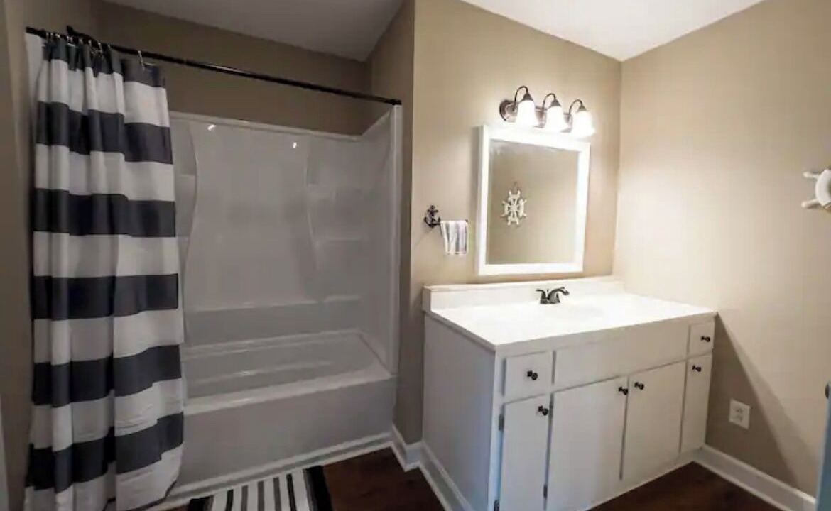 Photo of Bathroom in Scottsboro