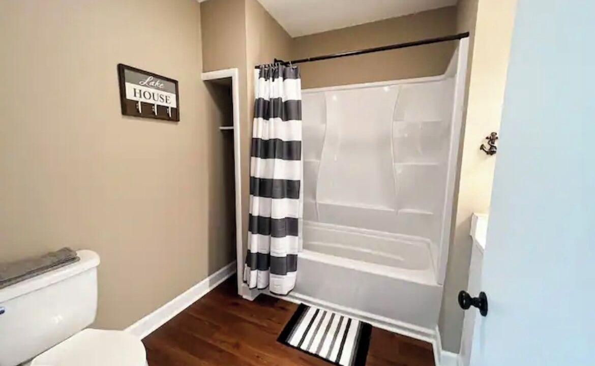 Photo of Bathroom in Scottsboro