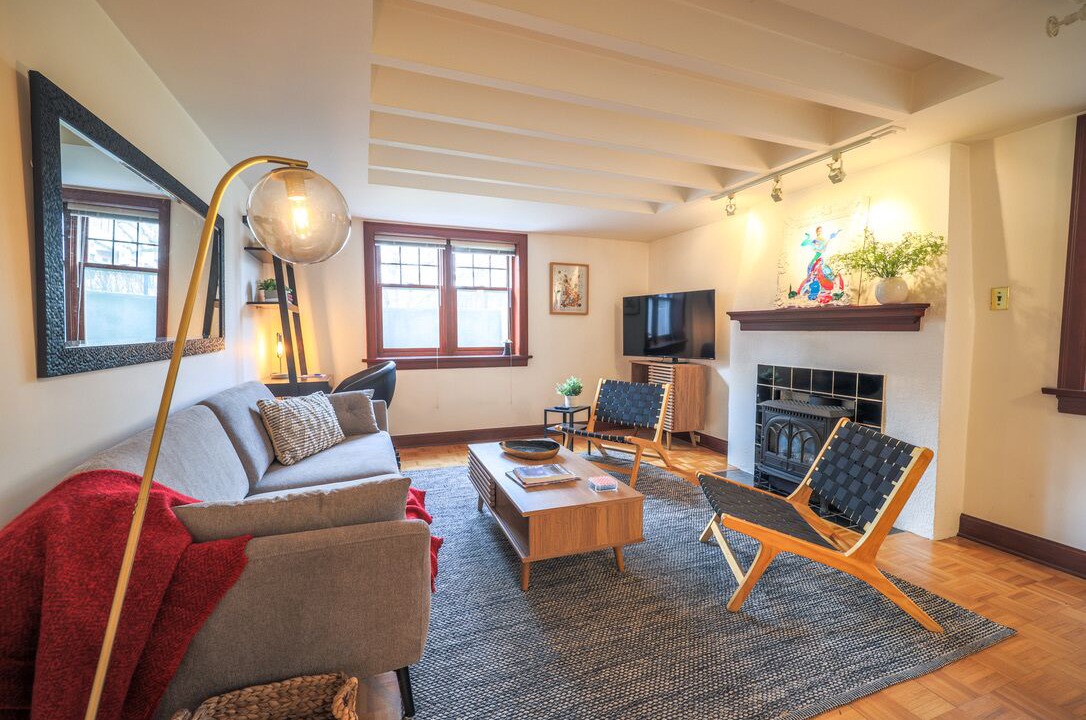 Photo of Livingroom in Mount Royal