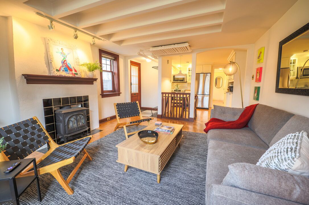 Photo of Livingroom in Mount Royal