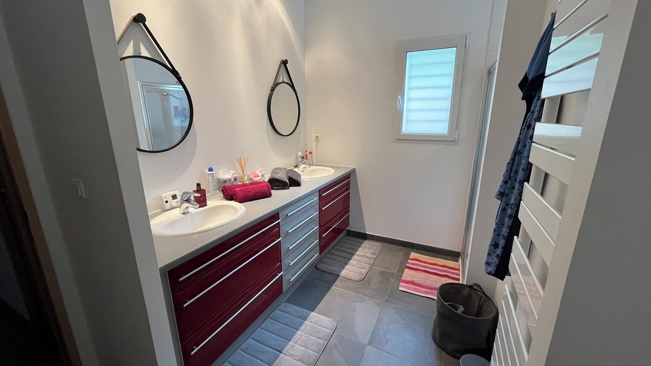 Photo of Bathroom in Oms