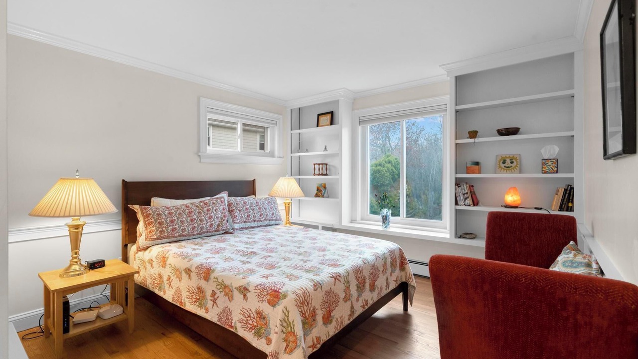 Photo of Bedroom in Westbrook Center