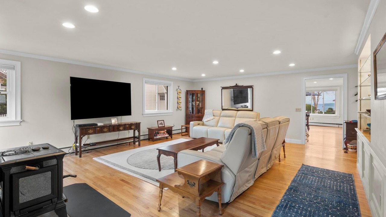 Photo of Livingroom in Westbrook Center