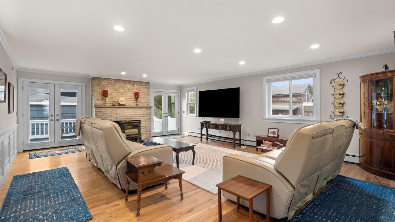 Photo of Livingroom in Westbrook Center