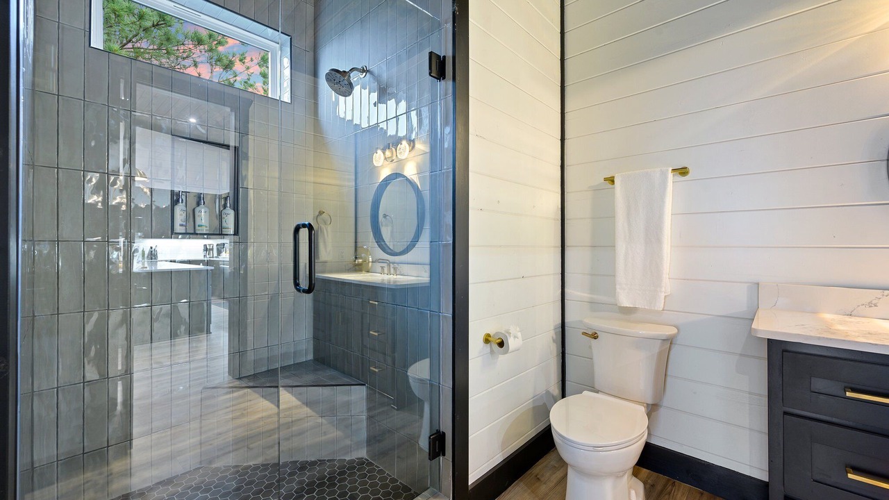 Photo of Bathroom in Broken Bow