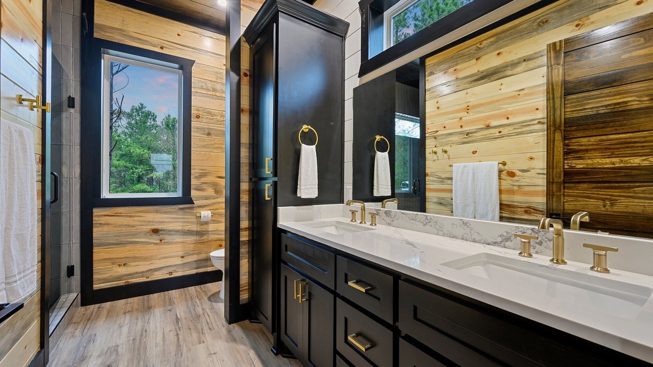 Photo of Bathroom in Broken Bow