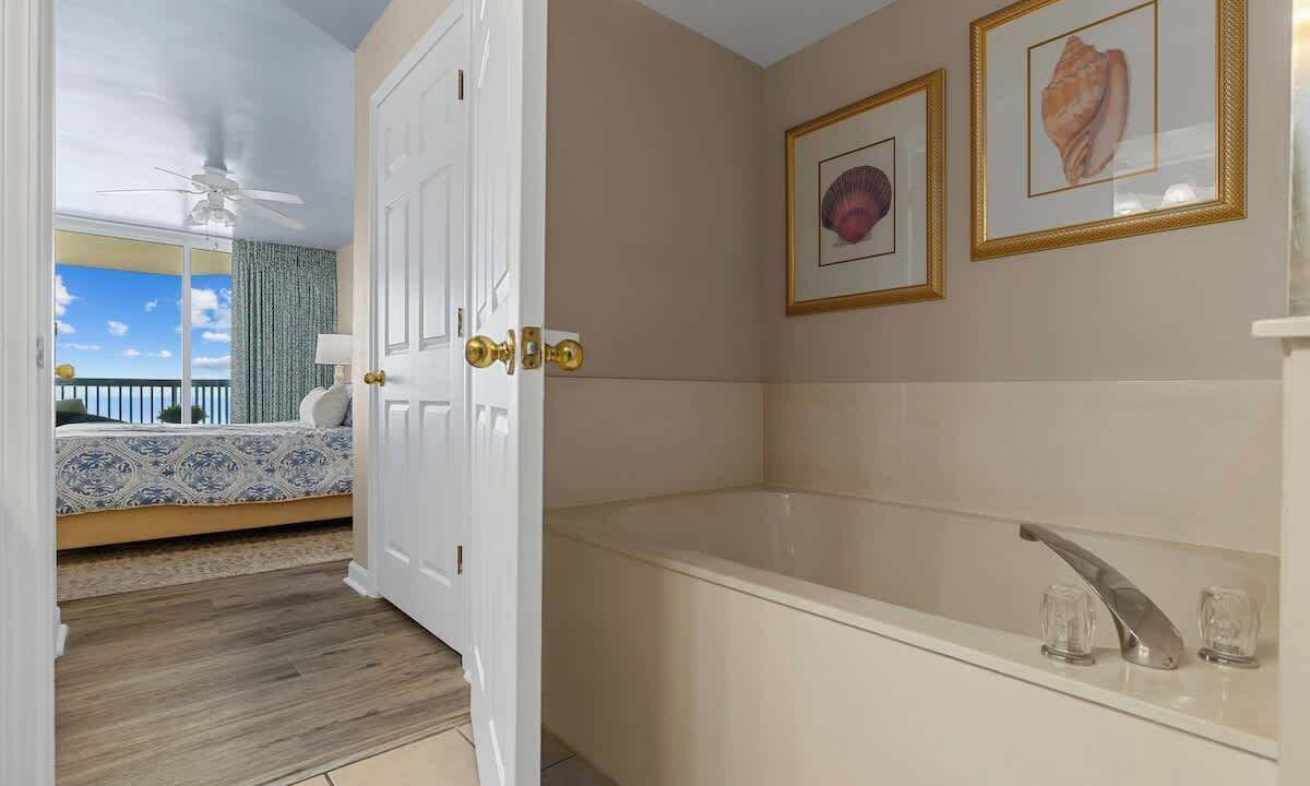 Photo of Bathroom in Ocean Drive