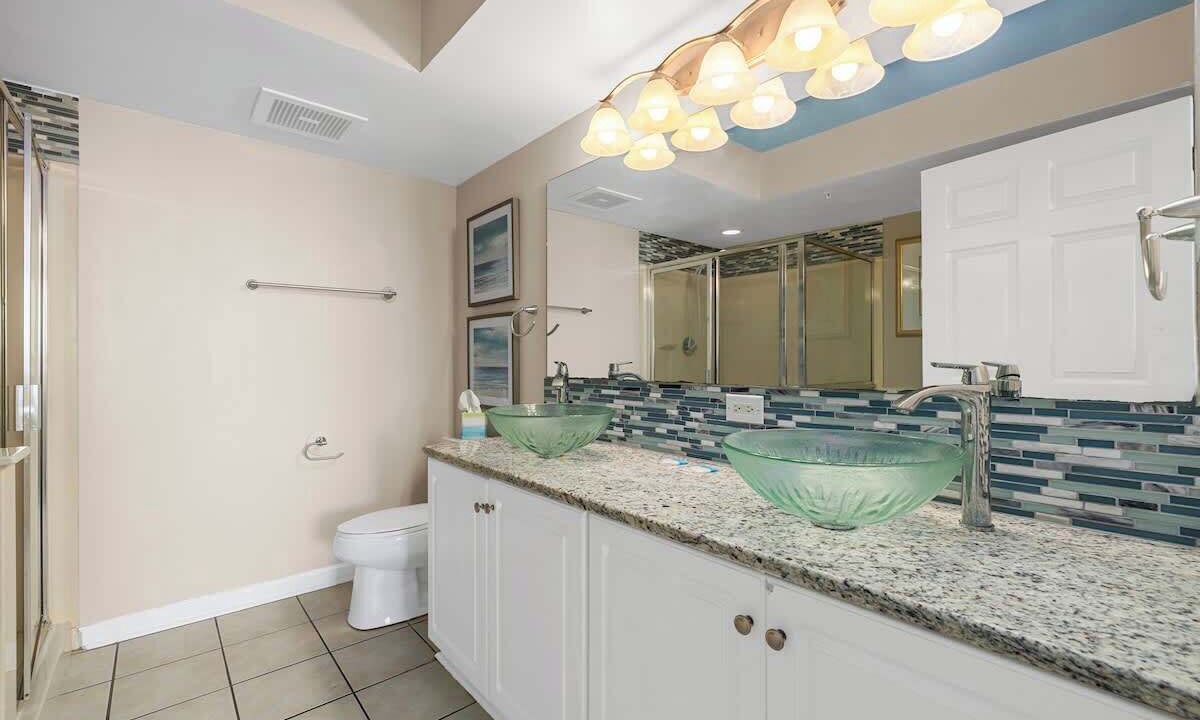 Photo of Bathroom in Ocean Drive