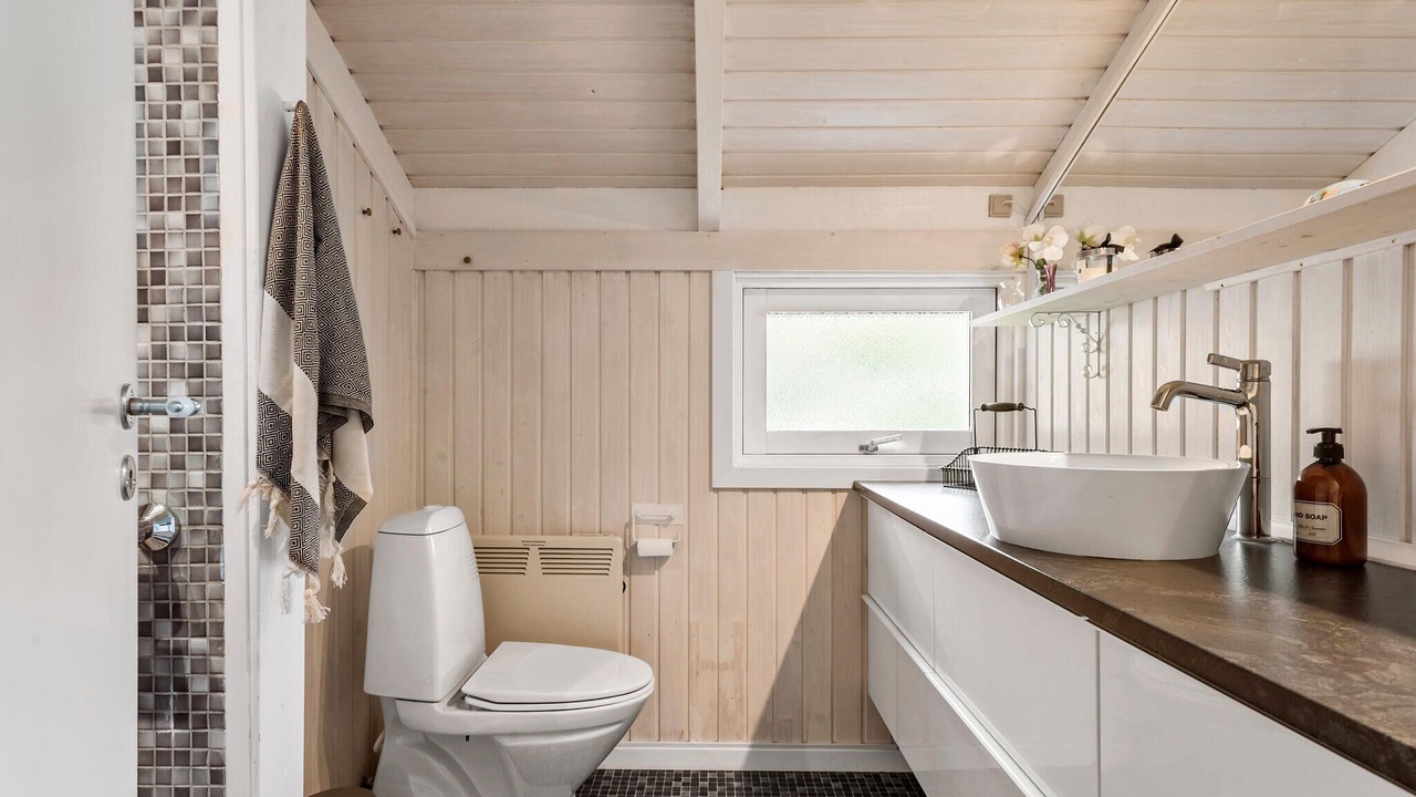 Photo of Bathroom in Strandby