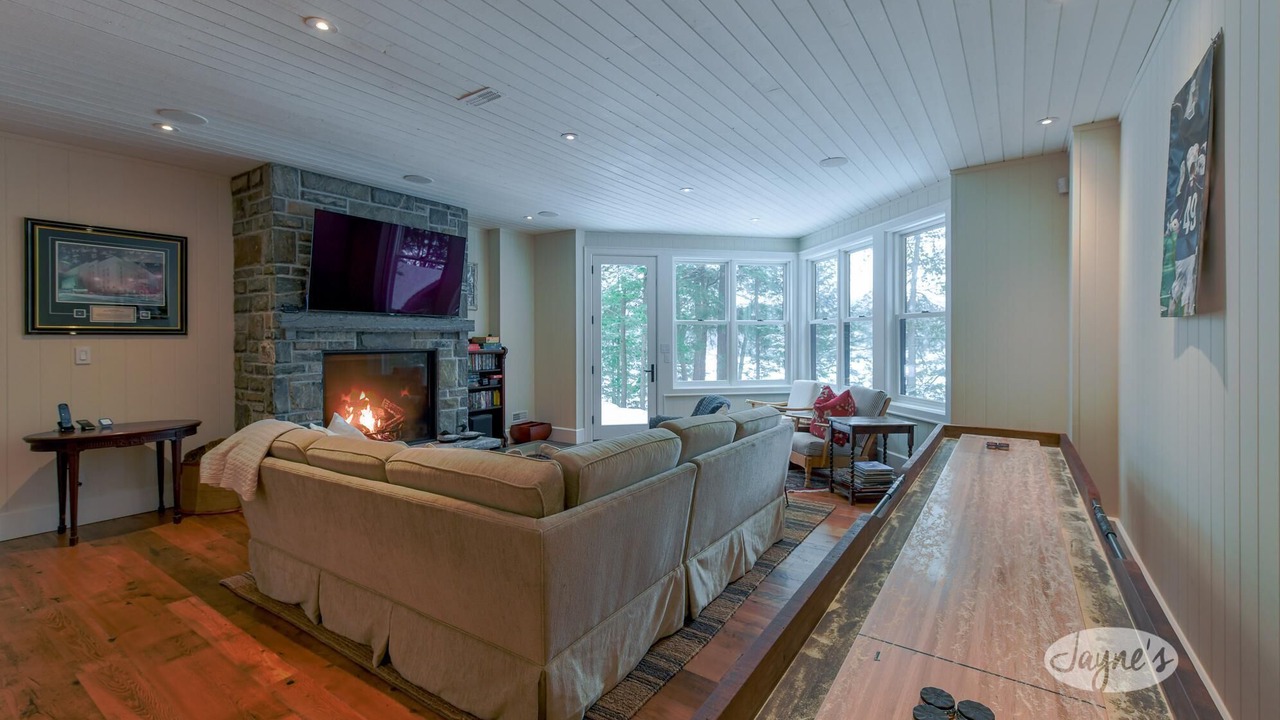 Photo of Bedroom in Muskoka Lakes