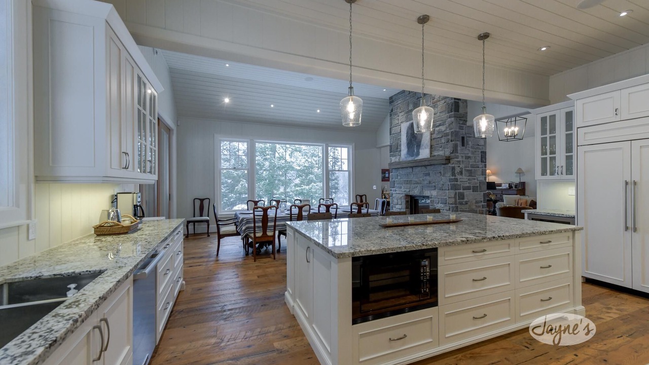 Photo of Kitchen in Muskoka Lakes