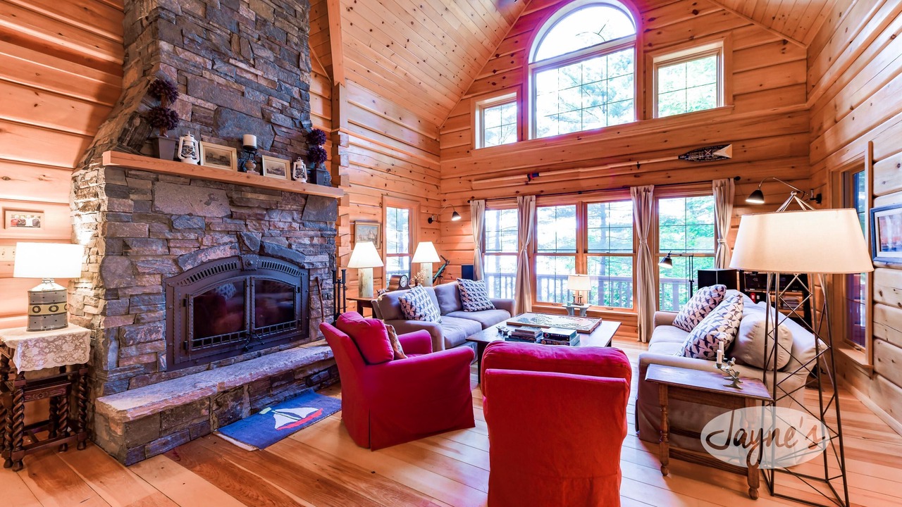 Photo of Livingroom in Gravenhurst