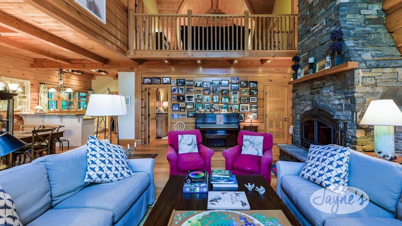 Photo of Livingroom in Gravenhurst