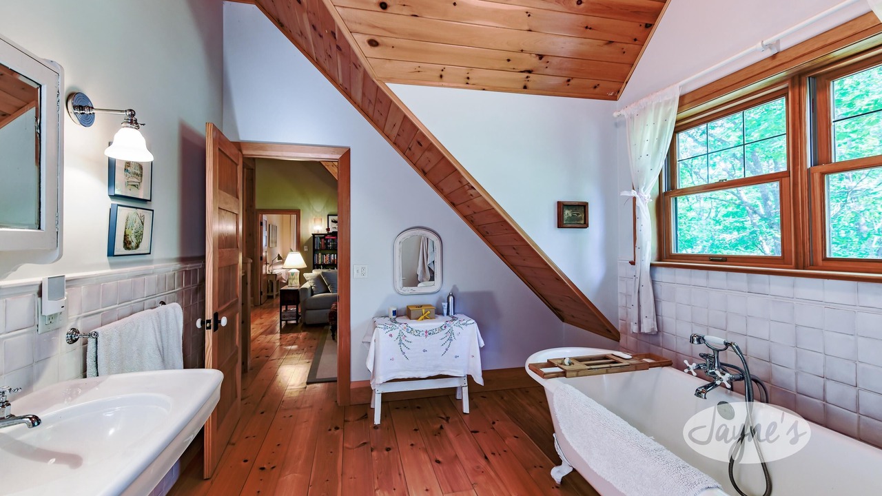 Photo of Bathroom in Gravenhurst